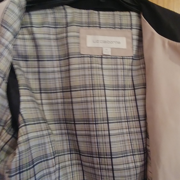 Gently worn Black Raincoat - Picture 5 of 10